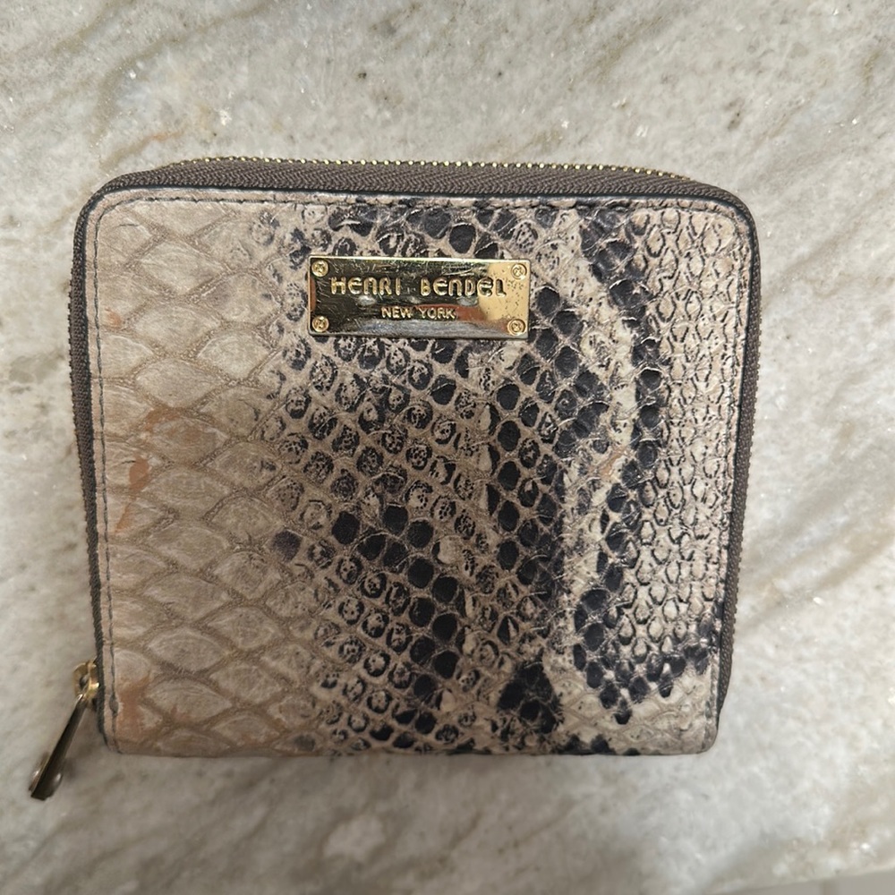 Henri Bendel Wallet